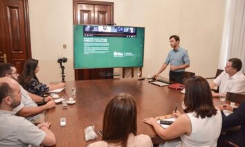 Apresentação de projeto sobre desenvolvimento comunitário no Estado do Acre.