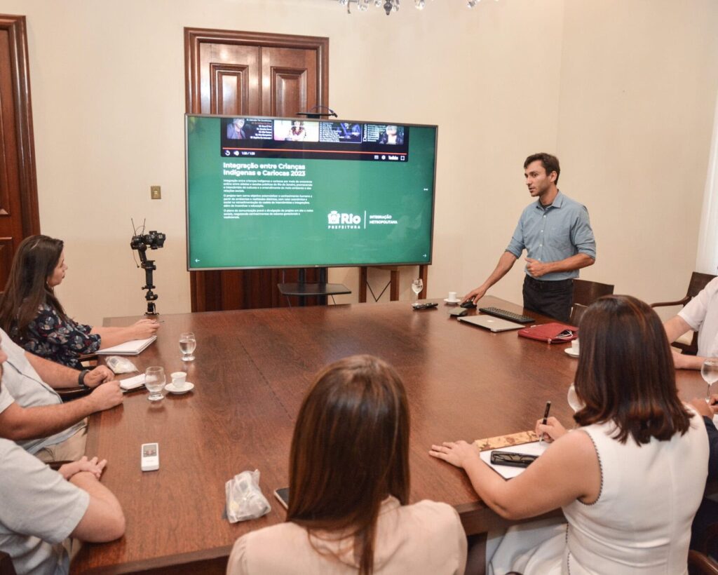 Apresentação de projeto sobre desenvolvimento comunitário no Estado do Acre.